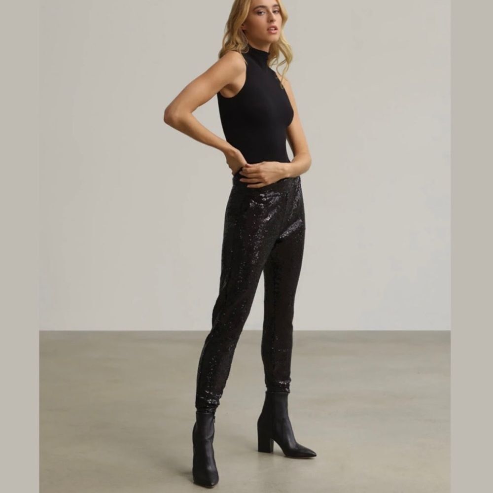 - 7 FOR MANKIND SEQUIN JOGGERS BLACK NWT SIZE MEDIUM RETAIL 248.00